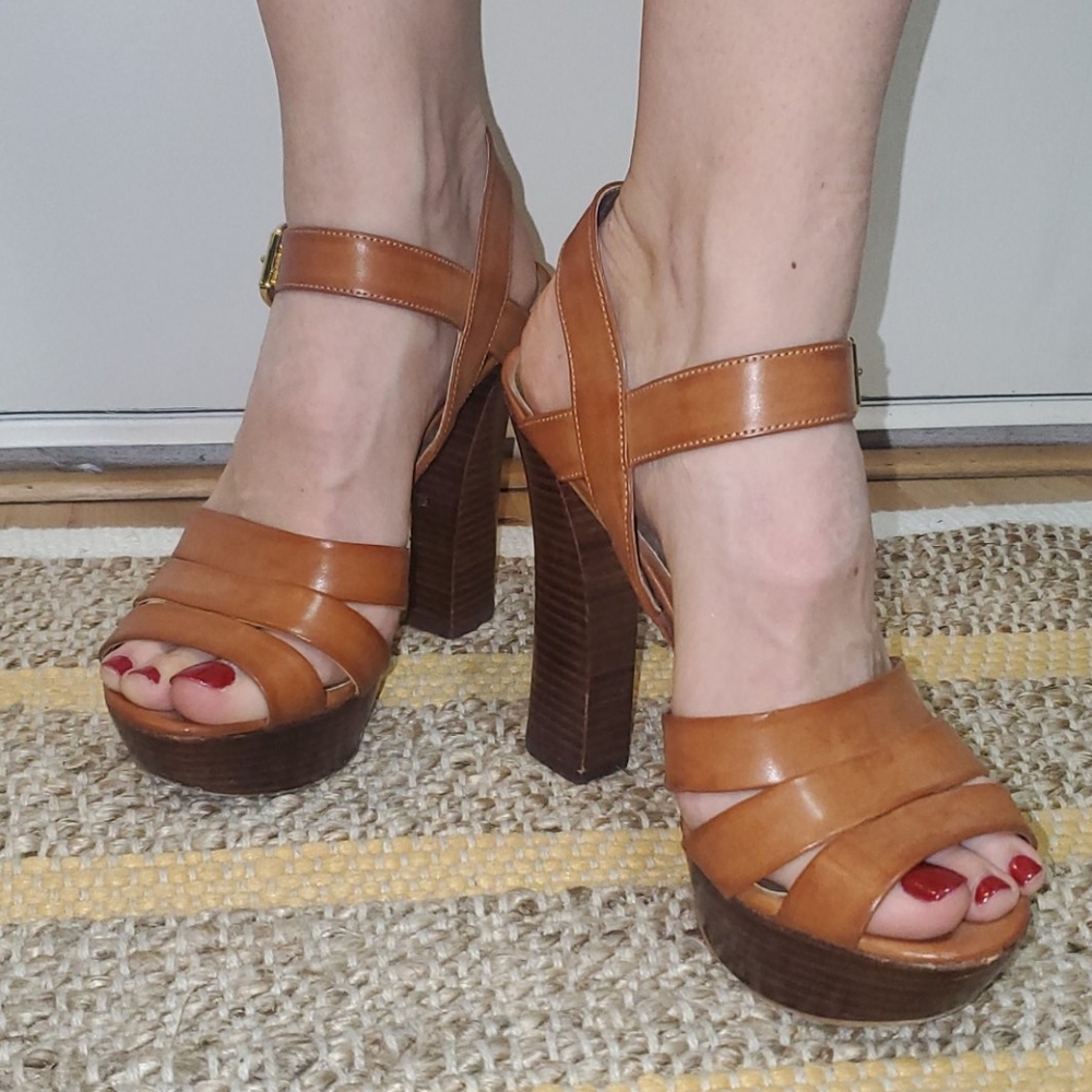 Guess platform heel